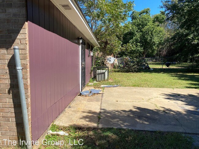 Building Photo - 3 br, 1 bath House - 3560 Manley Drive