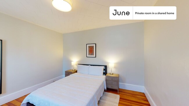 Building Photo - Private bedroom in 3 bed/1 bath Home