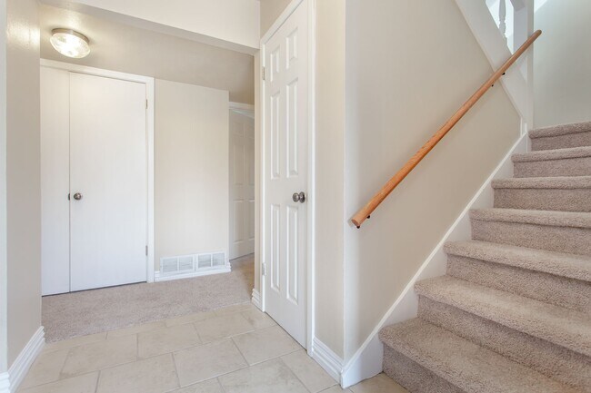 Foto del edificio - Updated 4-Bedroom, 2-Bath Home in RISD