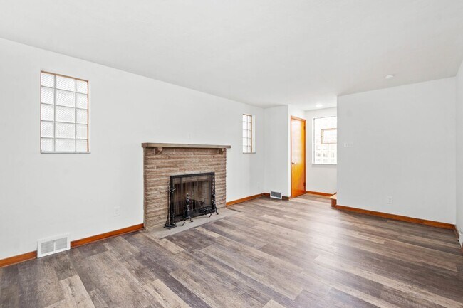 Foto del edificio - AVAILABLE MID-MARCH! Don’t miss this STUNNING 3 BEDROOM BRICK HOME LOCATED IN WEST VIEW!