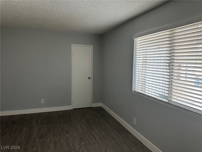 Building Photo - 4396 E Vegas Valley Dr