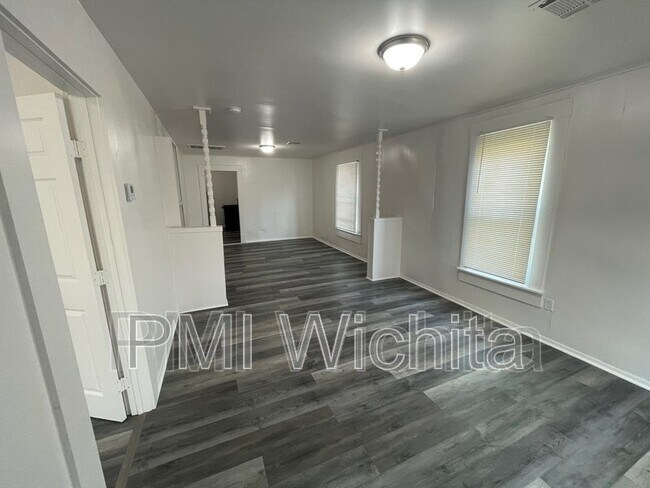 Foto del edificio - 202 N Ash St