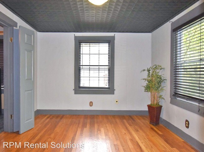 Building Photo - 220 S Bilbro Ave