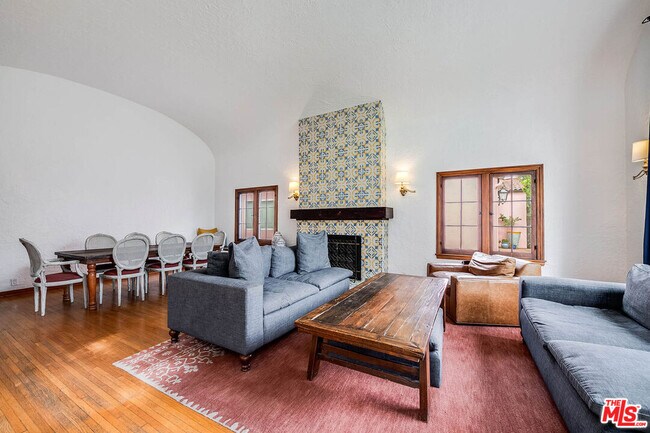 Foto del edificio - 745 N Brighton St