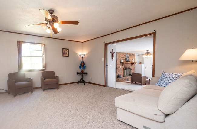 Foto del edificio - 21322 Carole St