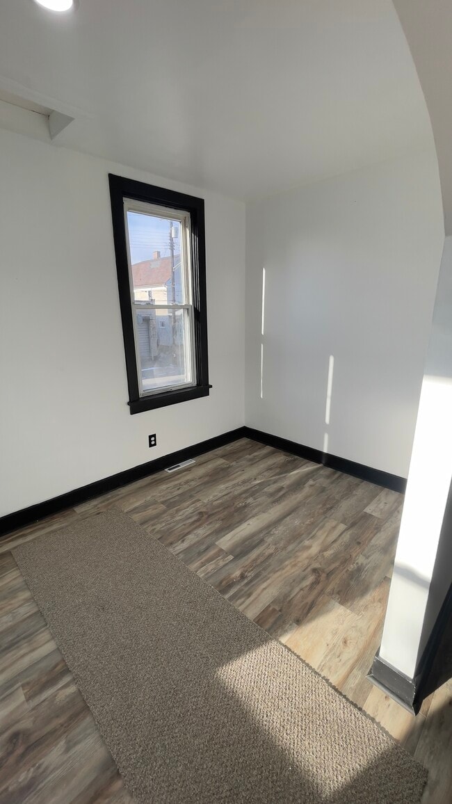 Building Photo - 308 9th St