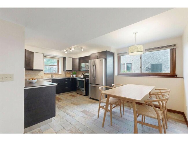 Foto del edificio - 3308 Roosevelt Ct NE