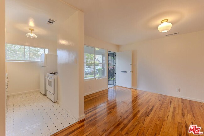 Foto del edificio - 302 N Maple St
