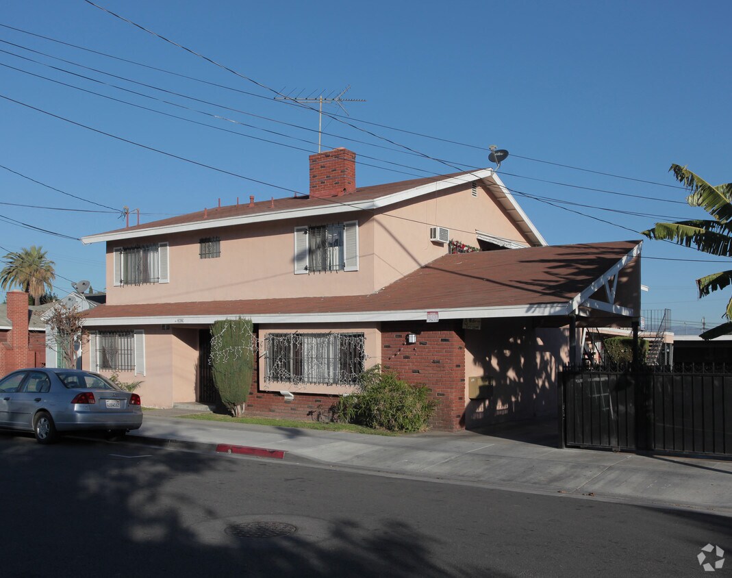 Primary Photo - 3829 E 60th St