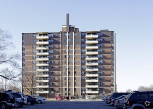 Building Photo - Martingrove Square East