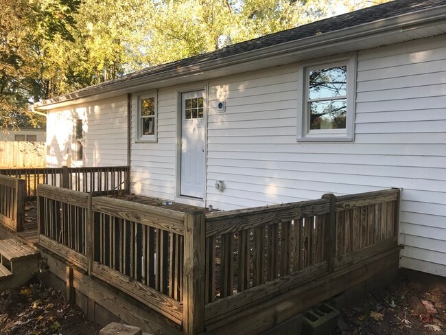 Building Photo - 322 Fox Rd