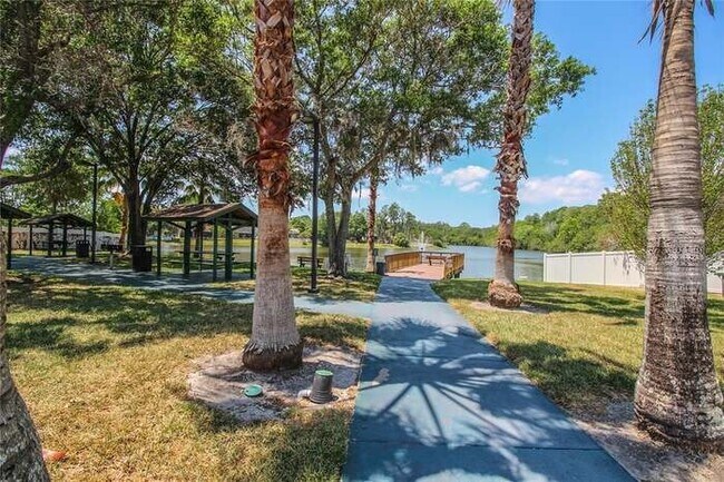 Foto del edificio - 138 Hunter Lake Dr