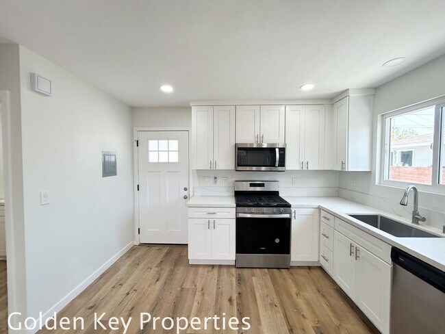 Foto del edificio - Welcome to your beautifully renovated sing...