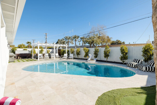 Foto del edificio - 3507 N 63rd Pl