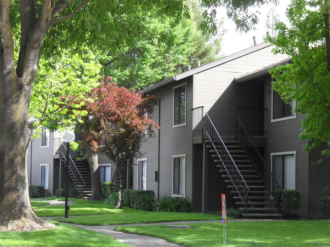 Building Photo - Lakeview Apartment Homes