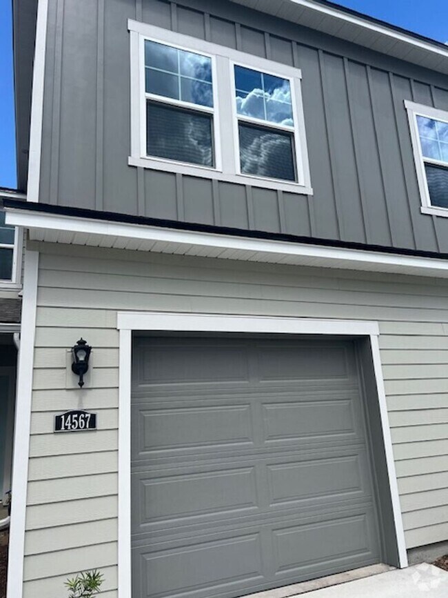Building Photo - 14567 Macadamia Ln