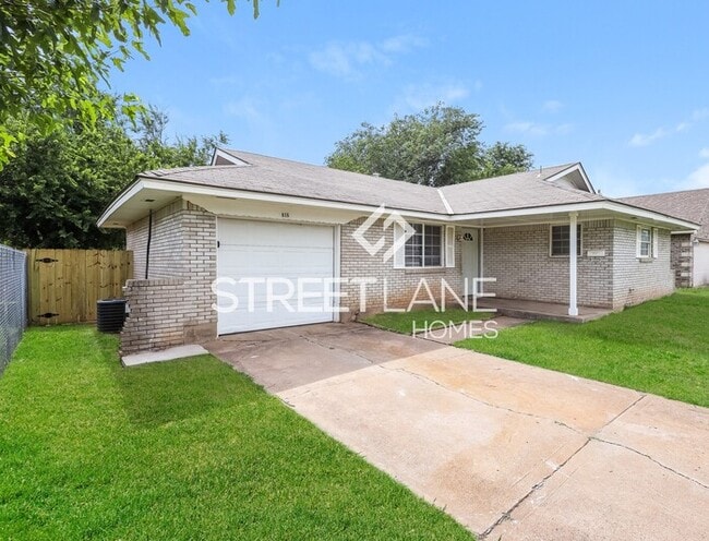 Building Photo - Charming Three Bedroom, One and Half Bath ...