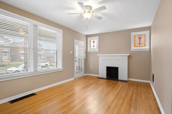 Building Photo - 4950 Tholozan Ave