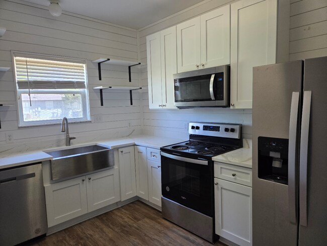 Cocina - 601 S Cedar St