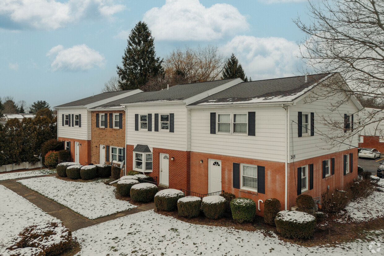 Foto principal - Edinboro Townhomes and Apartments