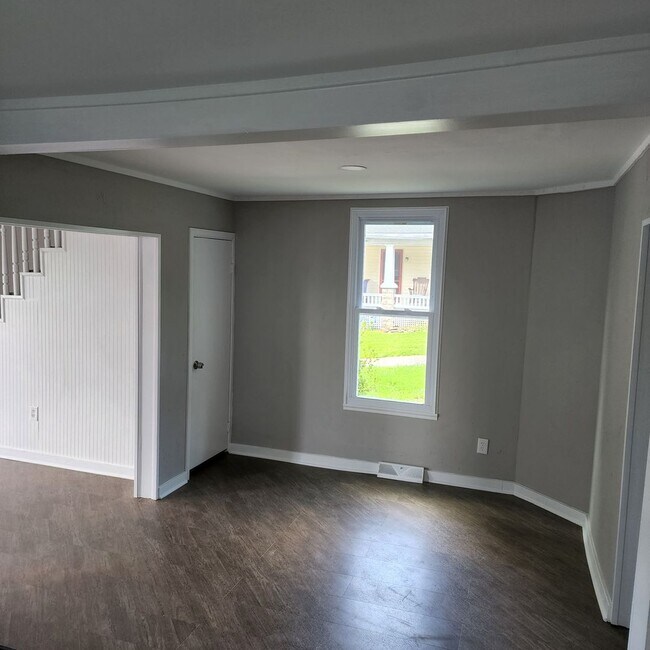 Building Photo - 3 Bedrooms 2.5 bath Home -South Eastern Sc...
