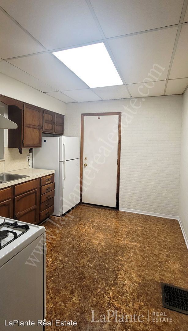 Building Photo - 1429 W Woodruff Ave