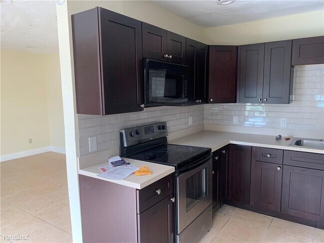 Foto del edificio - 6 br, 2 bath House - 2701 NW 21st St