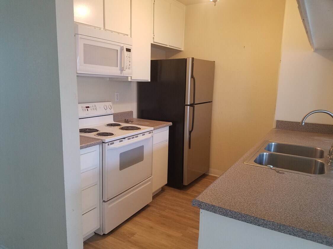 Foto principal - 4253 Central Ave