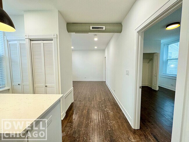 Foto del edificio - 1338 N Bosworth Ave
