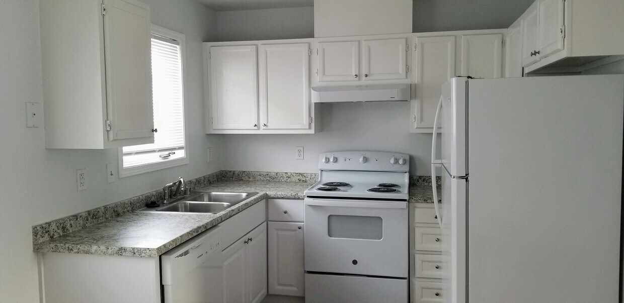 Kitchen - 5850 Rocky Mountain Ct