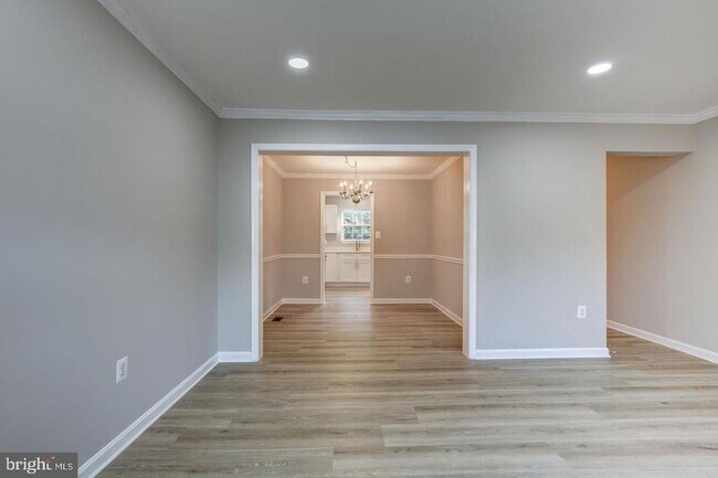 Foto del edificio - 4719 Springmaid Ln