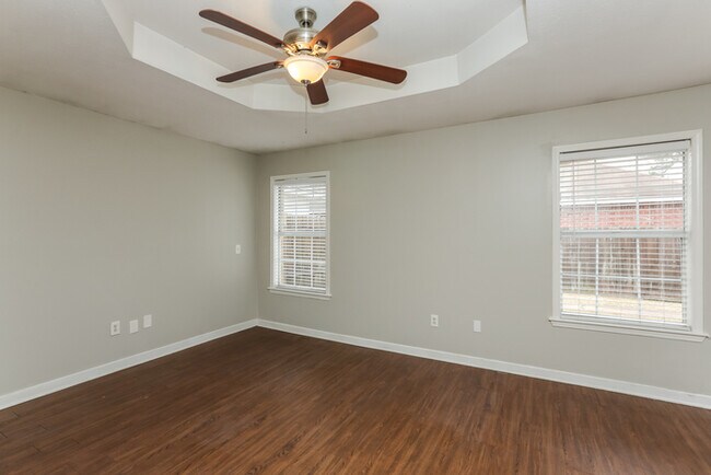 Foto del edificio - 1012 Red Oak Dr