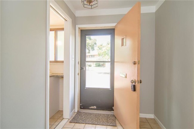 Foto del edificio - 136 E Hickory Grove Rd