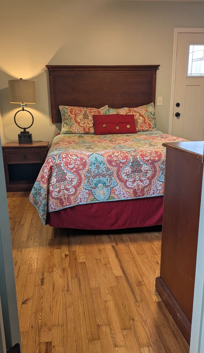 Queen Size Bed - 303 Appleton St