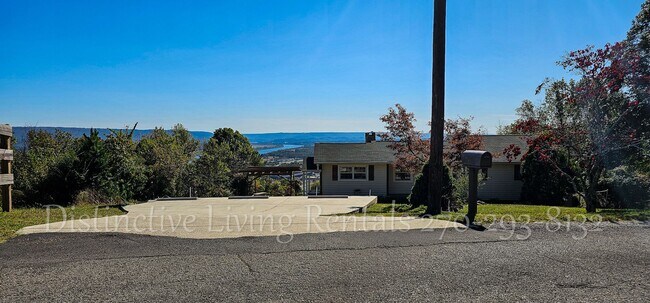 Foto del edificio - Stunning River & Mountain Views in South Pittsburg, Tennessee