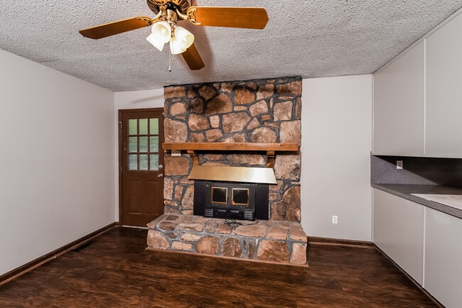 Building Photo - 5794 Henry Black Dr