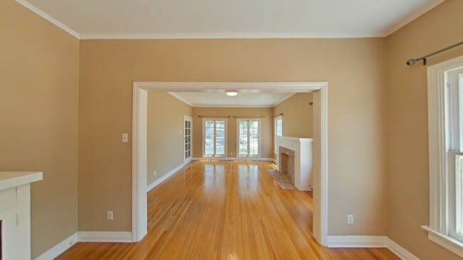 Living room - 207 W Windsor Rd