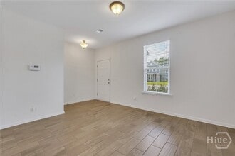 Building Photo - 374 Southwilde Way