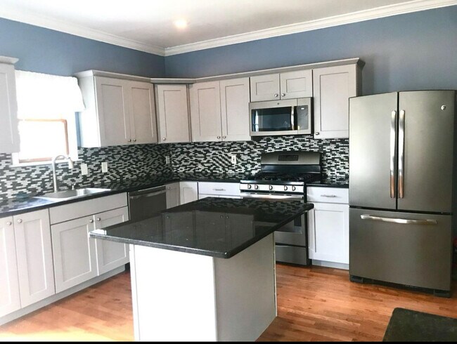 Kitchen - 2633 Christian St