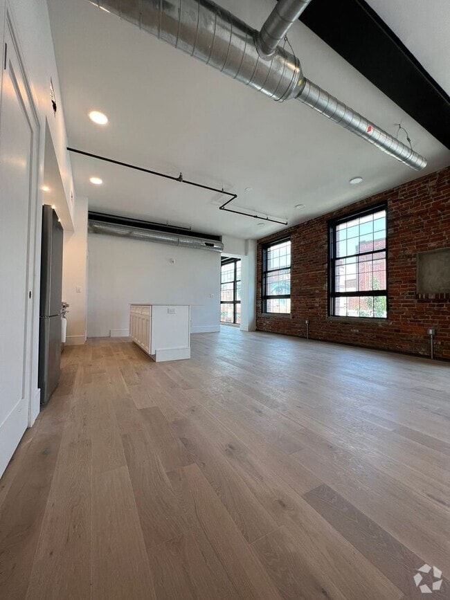 Building Photo - 500 South St