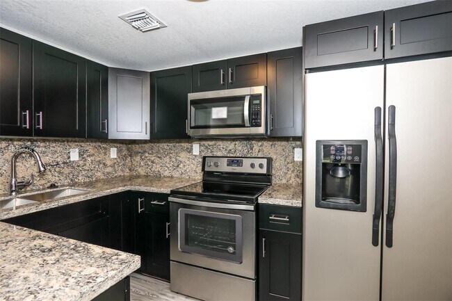 Foto del edificio - 2971 SW 14th St