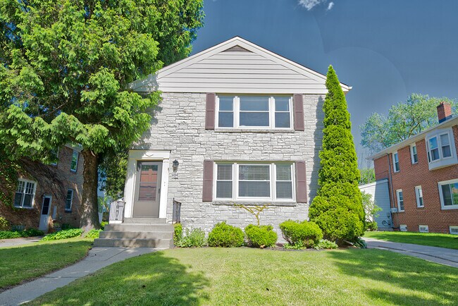 Building Photo - 5062 N Bay Ridge Ave
