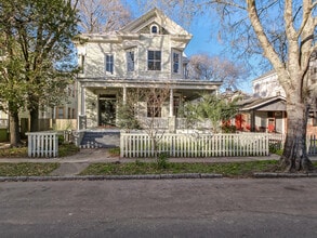 Building Photo - 208 W 35th St