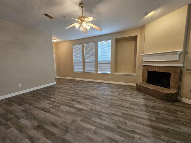 Building Photo - 6011 Decker Ridge Ct