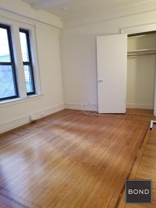Building Photo - 142 E 55th St