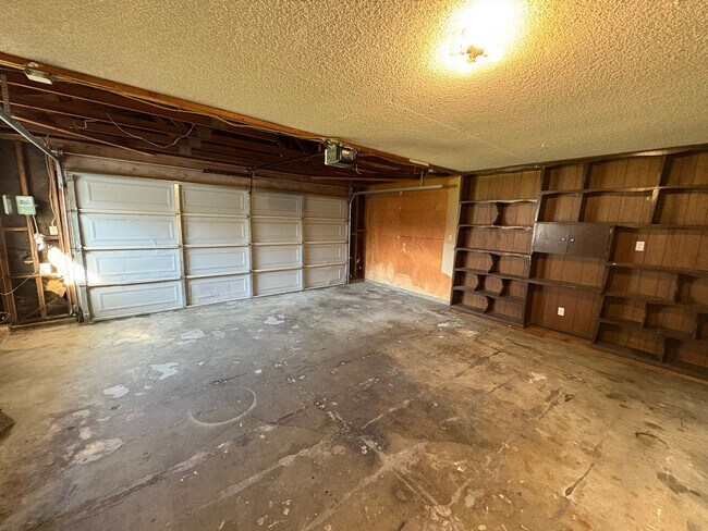 Foto del edificio - Spacious SW Visalia home Rent Ready!