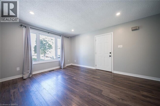 Building Photo - 28 Southglen Rd