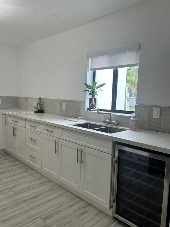 Foto del edificio - 821 NE 121st St