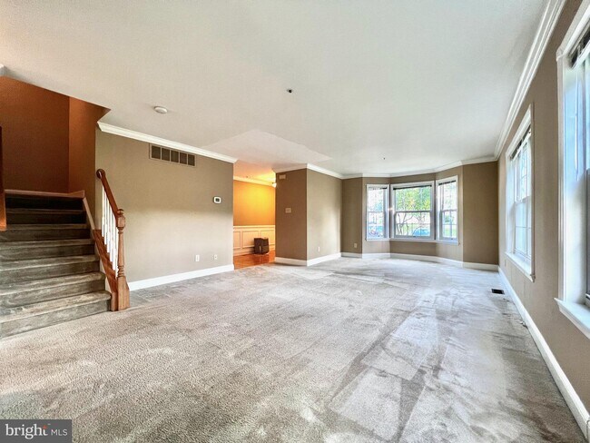 Building Photo - 319 Huntington Ct