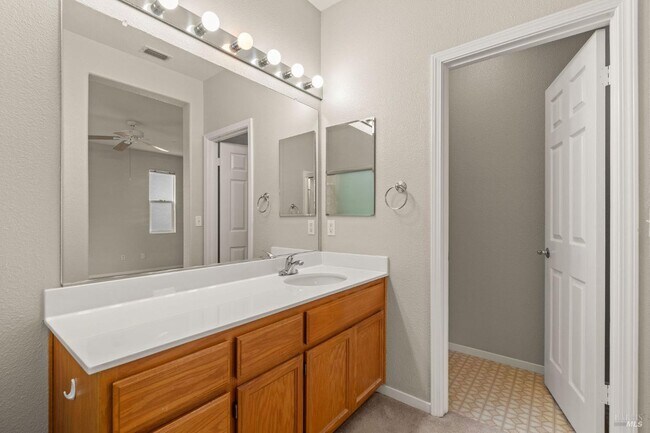 Foto del edificio - 715 Cherry Hills Ln